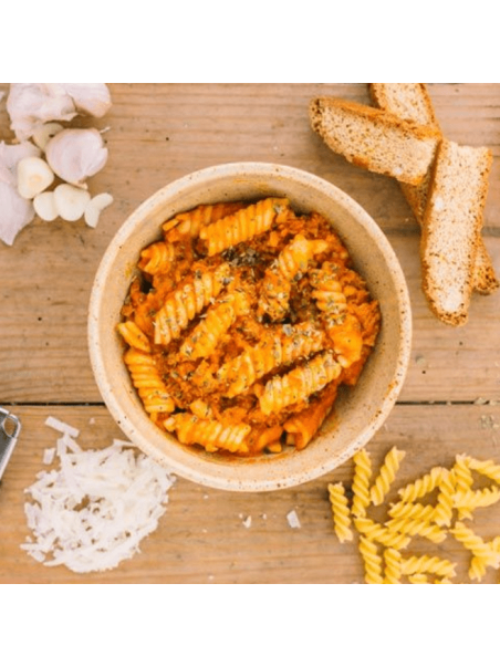 FUSILLI AL HUEVO CON BOLOÑESA DE POLLO Y QUESO GRAN PADANO FORESTIA