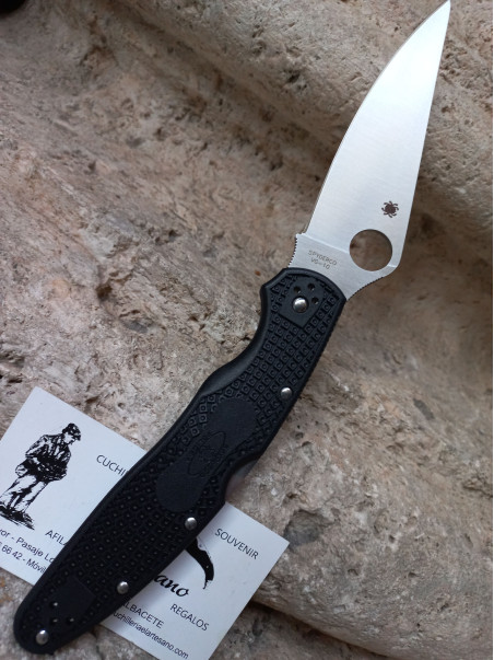 NAVAJA SPYDERCO POLICE 4 FRN