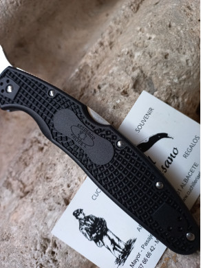 NAVAJA SPYDERCO POLICE 4 FRN