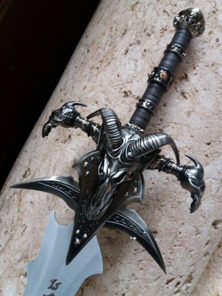 Réplica de la espada Frostmourne World of Warcraft ref S0176