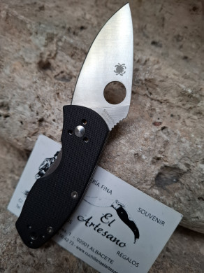 NAVAJA AMBITIOIUS G10SPYDERCO