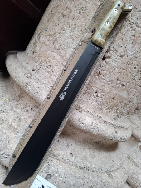 Machete cutting-reeds deserm storm