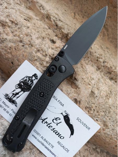 NAVAJA BENCHMADE MINI BUGOUT CF-ELITE