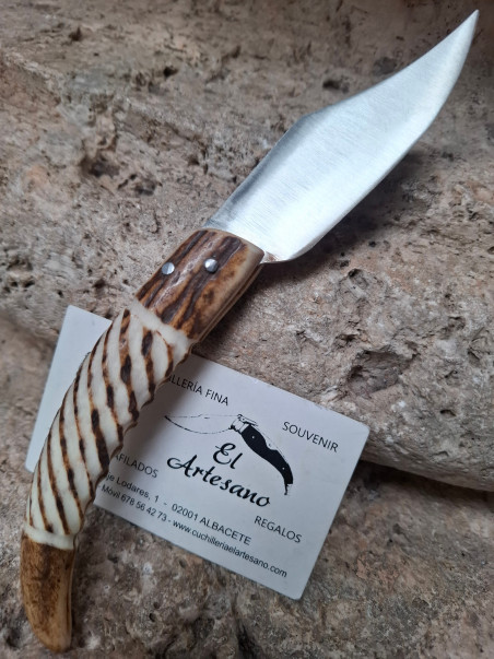 NAVAJA PUNTA DE CIERVO TALLADA ARTESANA PC