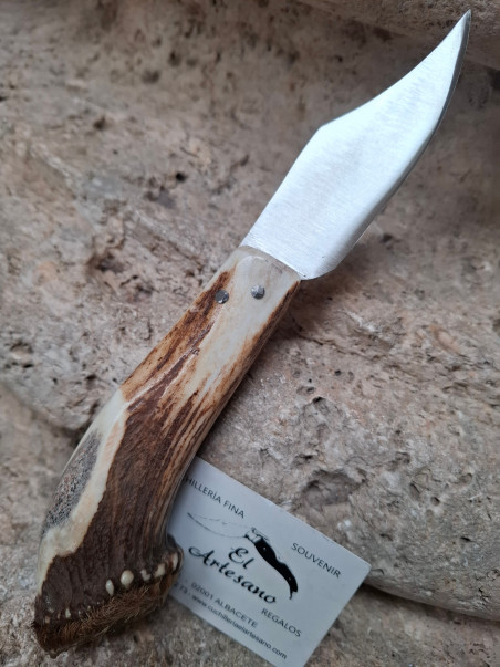NAVAJA PUNTA DE CIERVO CON ROSETA ARTESANAL