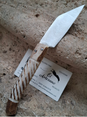 NAVAJA PUNTA CIERVO TALLADA ARTESANAL 859