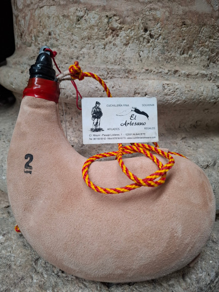 BOTA VINO PEZ  CURVA 2 LITROS CLARA PIEL DE CABRA