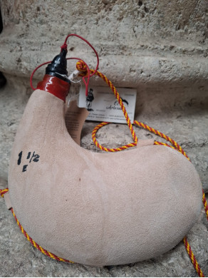 BOTA VINO PEZ CURVA 1 1/2 CLARA PIEL DE CABRA