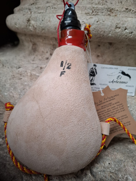 BOTA VINO PEZ  MEDIO LITRO PIEL DE CABRA CLARA