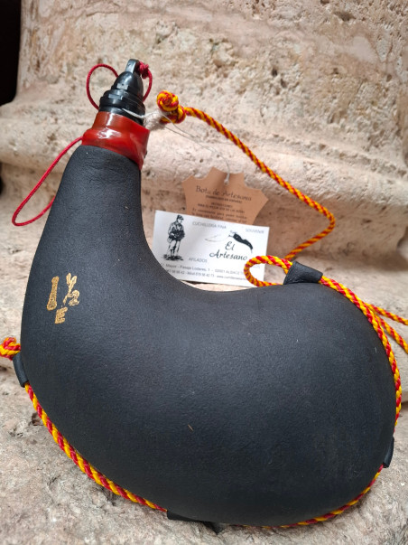 BOTA VINO PEZ CURVA 1 1/2 NEGRA PIEL DE CABRA