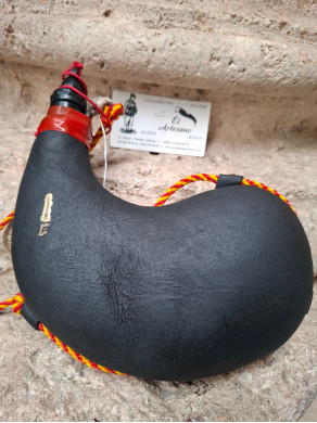 BOTA VINO PEZ CURVA 1 LITRO NEGRA PIEL DE CABRA