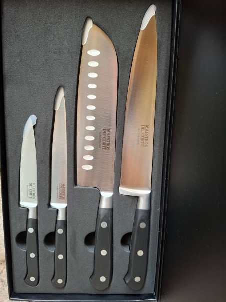 JUEGO DE 4 CUCHILLOS COCINA FORJADO