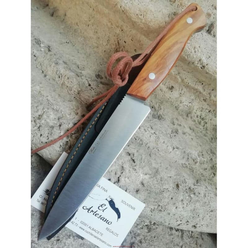 CUCHILLO DE MONTE ENTERIZO CON CACHAS DE OLIVO Y HOJA DE 11 CM.